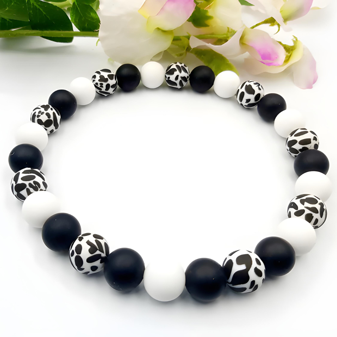 Black and white jewelry collar