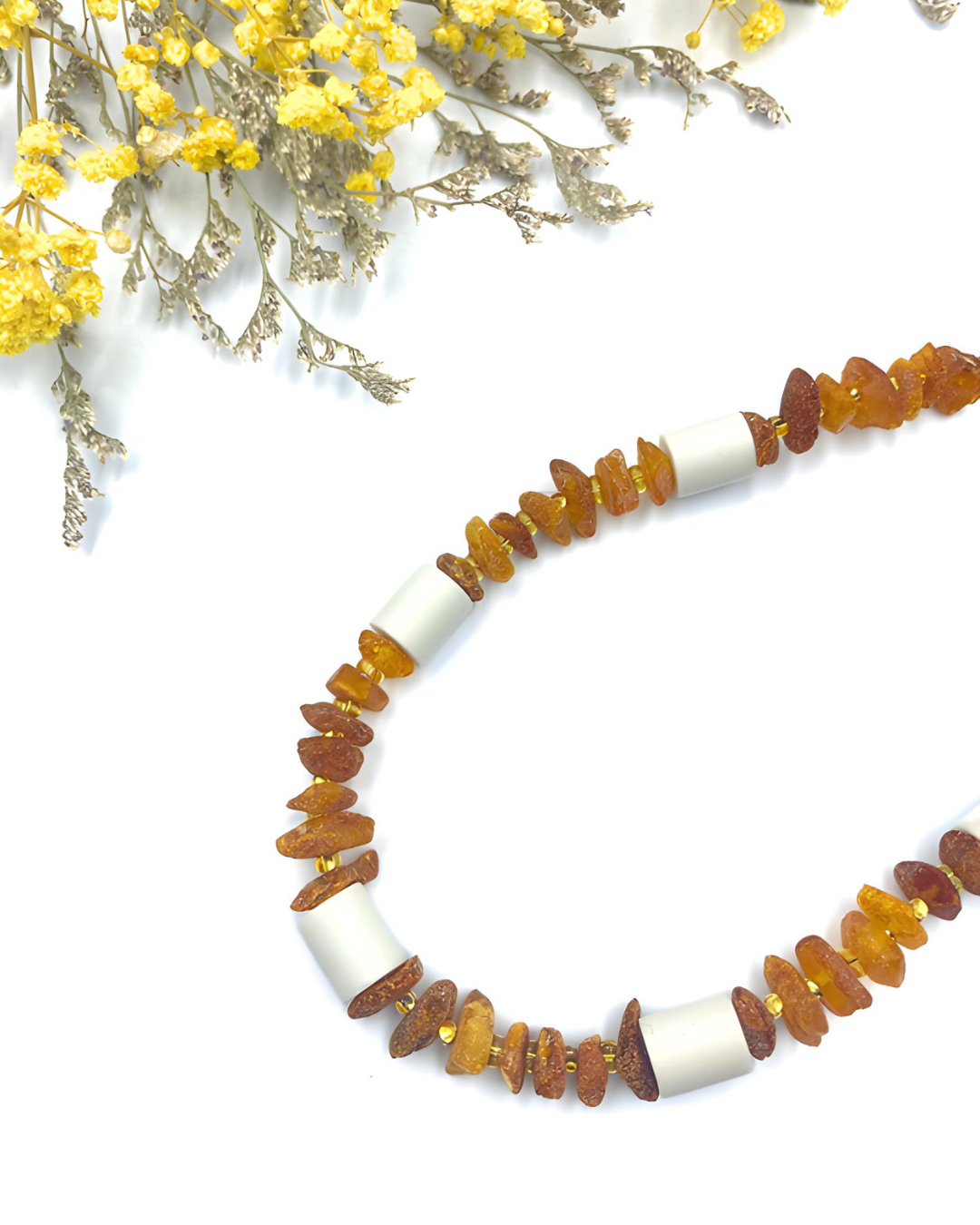 Zeckenhalsband EM Keramik mit Bernstein und gelbgoldfarbigen Miyukiperlen